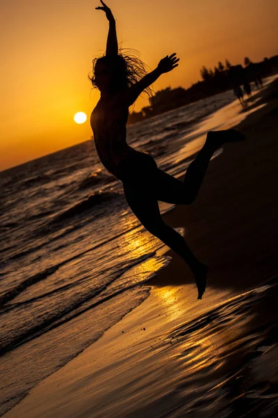 Woman on beach sunset — Stock Photo, Image