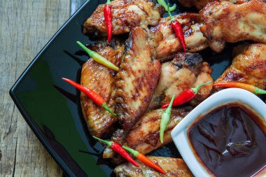 Söylenir stili tavuk kanadı