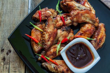 Söylenir stili tavuk kanadı