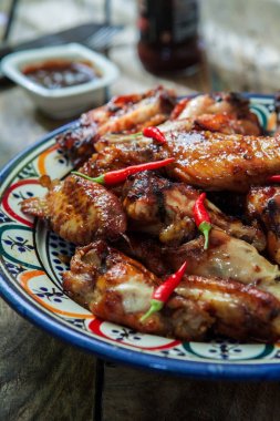 Söylenir stili tavuk kanadı