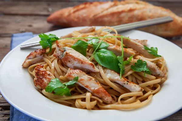 Thai Noodles Vegetables Chicken Plate — Stock Photo, Image