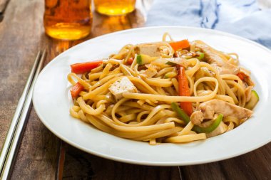 Asya usulü erişte.