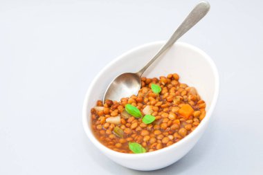 kase üzerinde mercimek çorbası