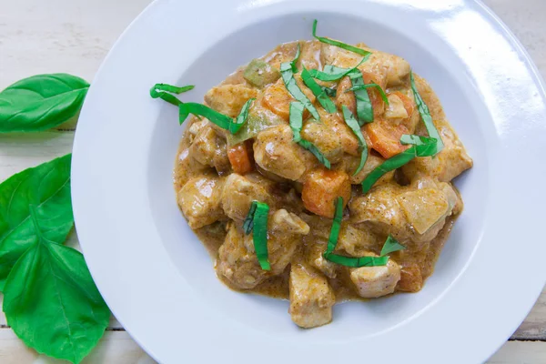Curry z kurczaka w misce — Zdjęcie stockowe
