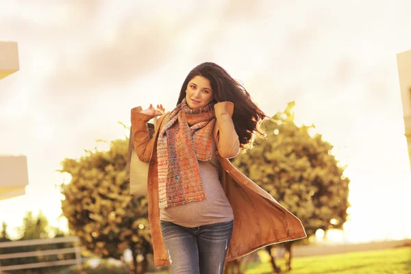 Pregnant woman after shopping — Stock Photo, Image