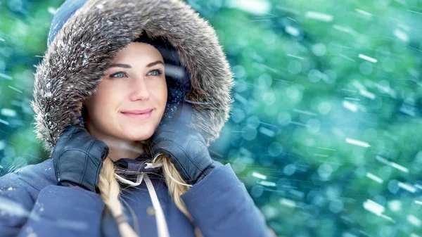 Retrato de mujer de invierno — Foto de Stock