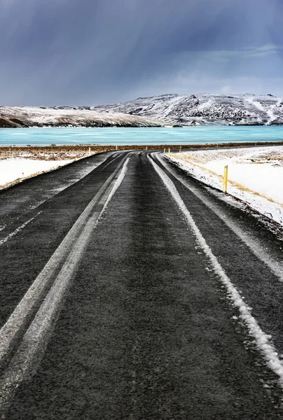 Road along frozen lake — Stock Photo, Image
