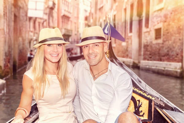 Lyckliga par i Venedig — Stockfoto