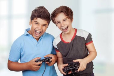 PlayStation oynamaya arkadaşlarım