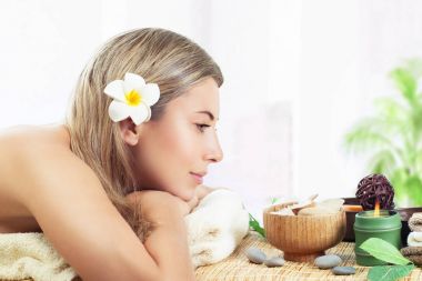 Spa salonu güzel kadın