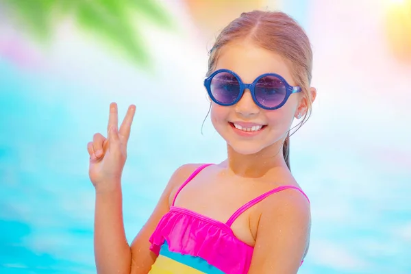 Pretty baby on the beach — Stock Photo, Image