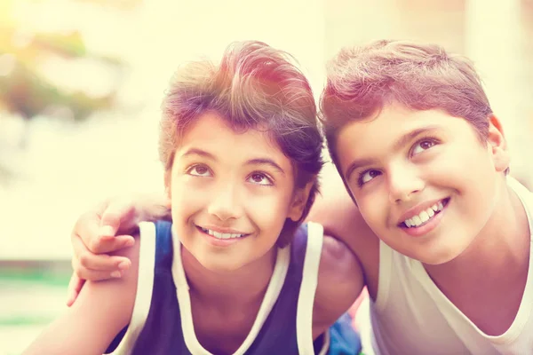 Dois meninos felizes — Fotografia de Stock