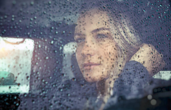 Beautiful sad woman in the car — Stock Photo, Image