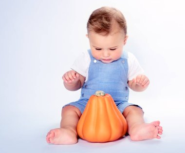 Şükran kabak ile mutlu çocuk