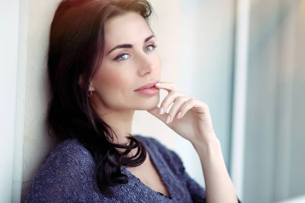 Retrato de mujer hermosa —  Fotos de Stock