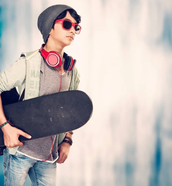 Stylish guy with skateboard — Stock Photo, Image