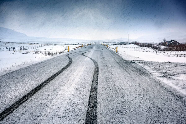 Pustej szosie snowy — Zdjęcie stockowe