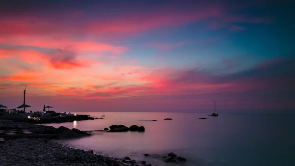 Красивий рожевий пейзаж заходу сонця — стокове фото
