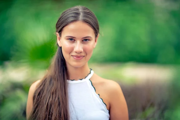 Mooi meisje portret — Stockfoto