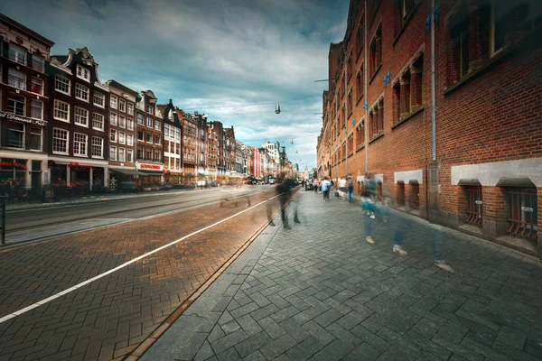 Occupata via Damrak di Amsterdam — Foto Stock