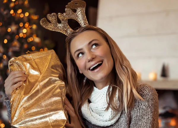 Pretty woman with Christmas gift — Stock Photo, Image