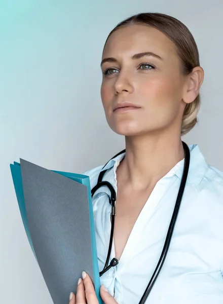 Serious woman doctor — Stock Photo, Image