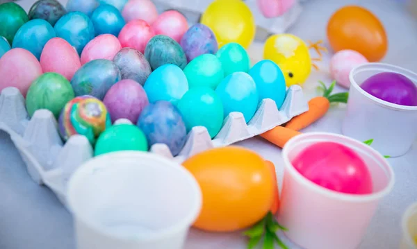 Foto Primer Plano Muchos Huevos Pascua Colores Diferentes Decoración Festiva —  Fotos de Stock