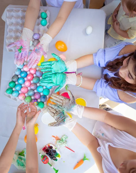 Festa Pasqua Scolari Che Dipingono Uova Cibo Tradizionale Pasqua Mani — Foto Stock