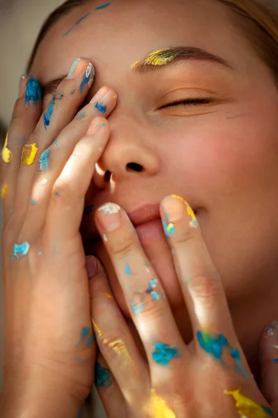 Closeup Photo Dreamy Girl Closed Eyes Stained Hands Paint Painters — Stock Photo, Image
