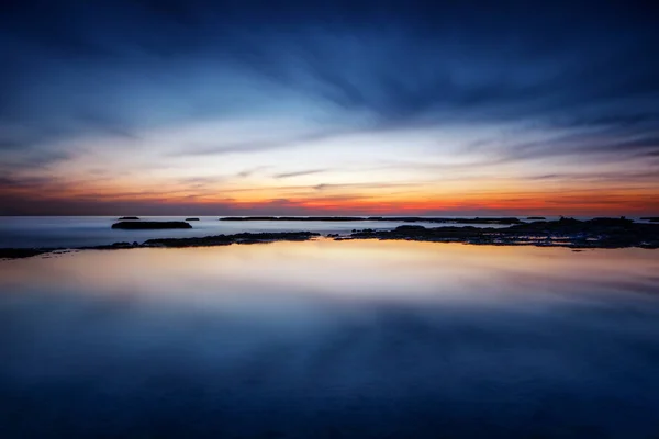 Kumsaldaki Bulutların Güzel Rüya Gibi Manzarası Inanılmaz Günbatımı Manzarası Doğal — Stok fotoğraf