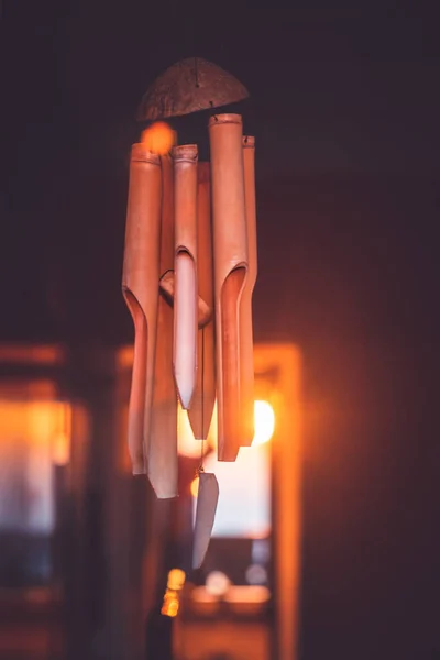 Szélharangok Bambusz Szélharangok Naplemente Fényével Napkitörésekkel Otthon Spirituális Hangulattal Kialakított — Stock Fotó