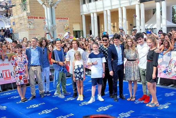 Cast Tv-serien Braccialetti Rossi 3 på Giffoni Film Festival 2016 — Stockfoto