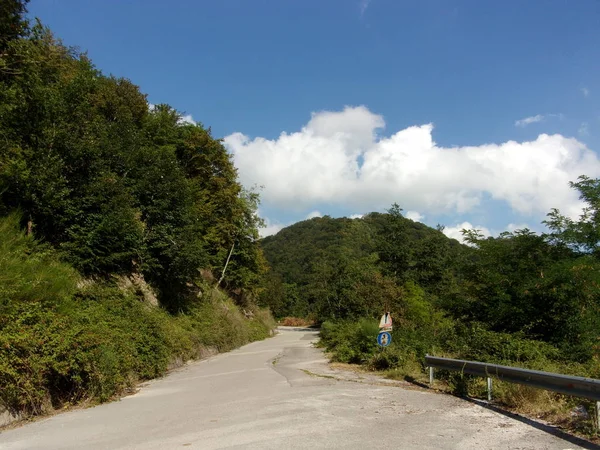 PaESAGGIO MontANOCAMPANIA.SUD İTALYA — Stok fotoğraf