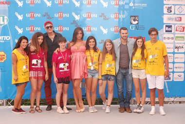 Rue 'Pequeno, Lorella Boccia ve Ryan Guzman