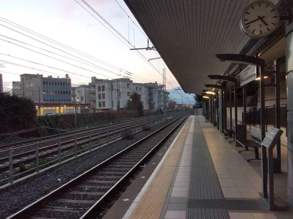 STAZIONE FERROVIARIA, SALERNO, SUD ITALIA. — 图库照片