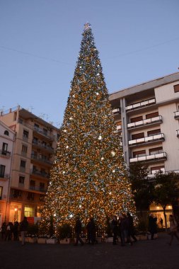 Luci d'Artista için İtalya: Noel ağacı Noel ışıkları Salerno, Aralık 2017 göster.