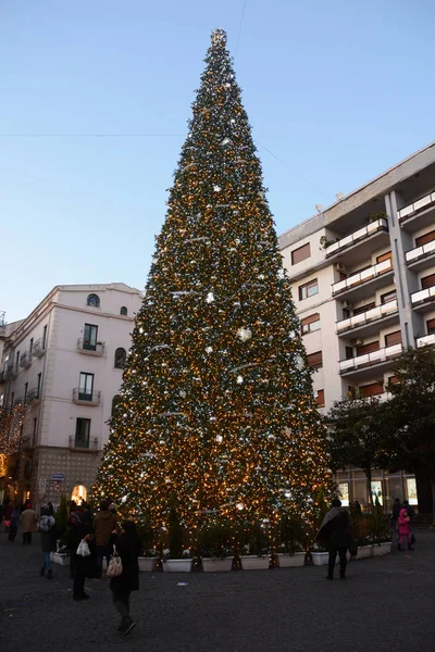 イタリア Luci Artista のクリスマス ツリー ライト表示サレルノ 2017 — ストック写真