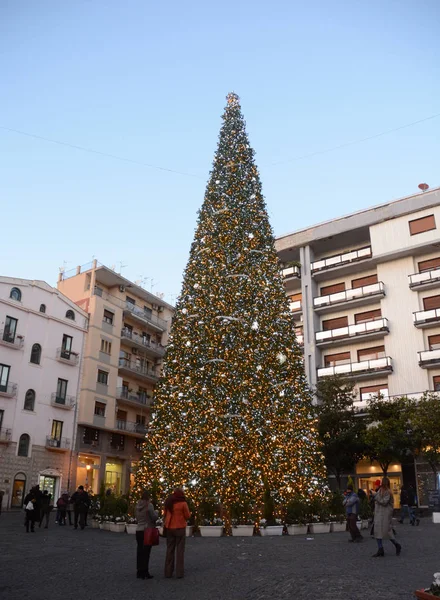 イタリア Luci Artista のクリスマス ツリー ライト表示サレルノ 2017 — ストック写真