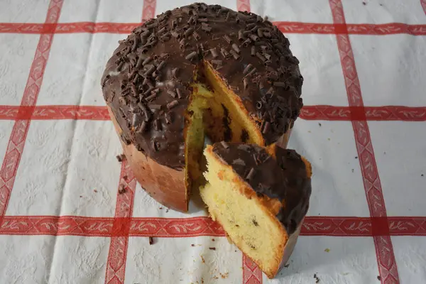 PANETTONE AL CIOCCOLATO, CAMPANIA, SUD ITALIA.