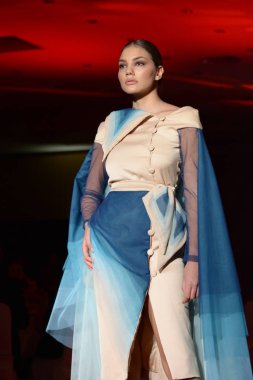 İtalya: İtalyan Moda Yetenek Ödülleri, Kirlenen Moda Tasarımcıları, Paestum, 23 Kasım 2019.