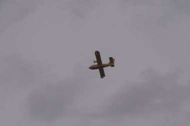  Güney İtalya 'da 19 Nisan 2020' de bir dağ itfaiyesi operasyonu gerçekleştirildi..