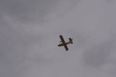  Güney İtalya 'da 19 Nisan 2020' de bir dağ itfaiyesi operasyonu gerçekleştirildi..