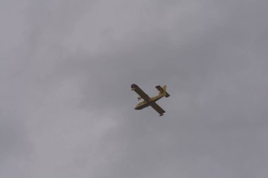  Güney İtalya 'da 19 Nisan 2020' de bir dağ itfaiyesi operasyonu gerçekleştirildi..