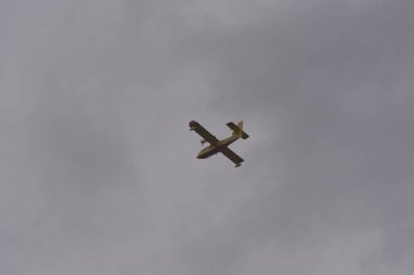  Güney İtalya 'da 19 Nisan 2020' de bir dağ itfaiyesi operasyonu gerçekleştirildi..