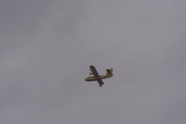  Güney İtalya 'da 19 Nisan 2020' de bir dağ itfaiyesi operasyonu gerçekleştirildi..