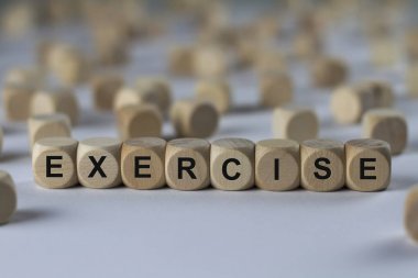 küp harfler ile egzersiz, tahta küpleri ile kayıt