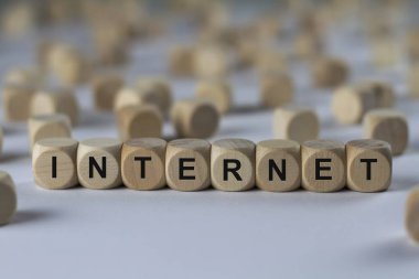Internet küp harflerle, tahta küpleri ile kayıt
