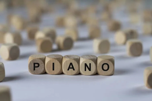 Cubo de piano con letras, signo con cubos de madera —  Fotos de Stock