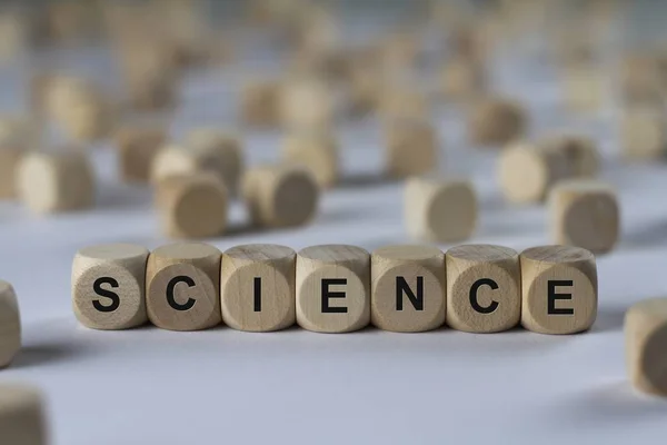 Wetenschap kubus met letters, ondertekenen met houten kubussen — Stockfoto