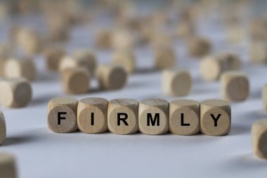 sıkıca harflerle küp, tahta küpleri ile kayıt